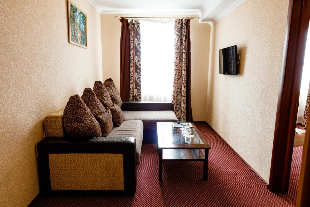 Argo Hotel Lviv Buitenkant foto